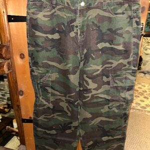 Camouflage Wide Leg cargo Jeans